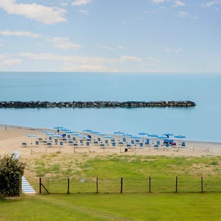 Residence Brezza Di Mare San Benedetto del Tronto Exterior photo