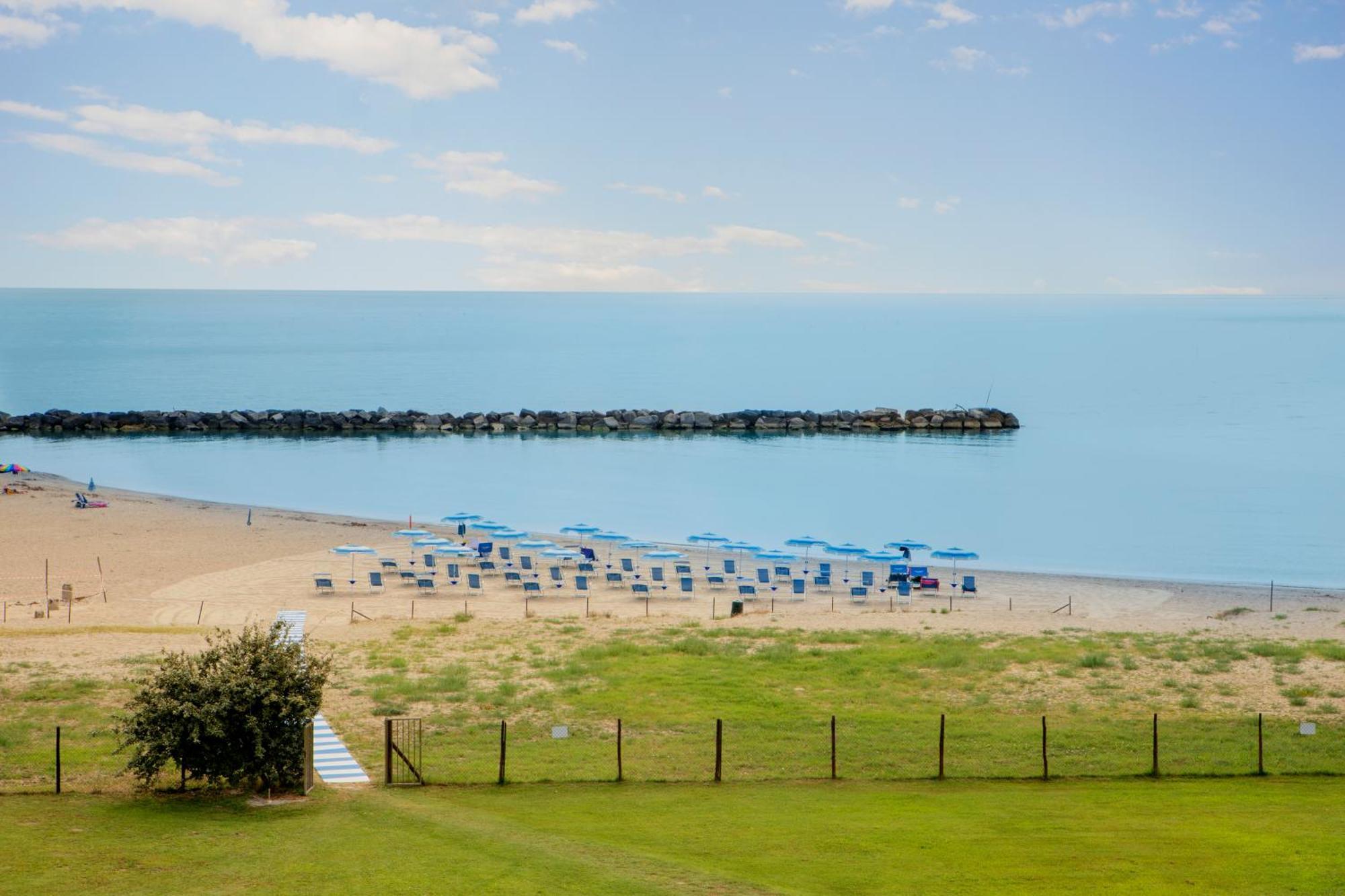 Residence Brezza Di Mare San Benedetto del Tronto Exterior photo